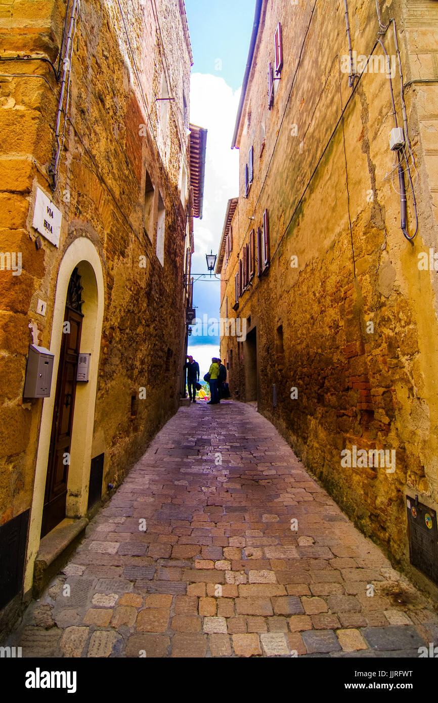 Straßenszenen aus der schönen alten Stadt Pienza, wo der Pecorino-Käse aus InTuscany, Italien kommt Stockfoto