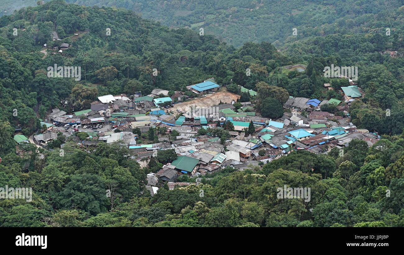 Luftaufnahme des Hmong Dorf von Doi Pui und Nationalpark Doi Suthep, Chiang Mai, Thailand. Stockfoto