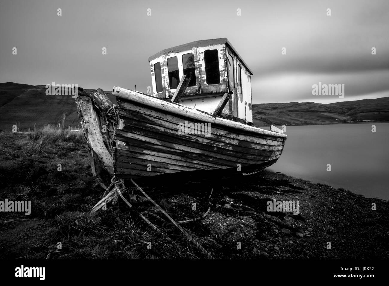Schottland - ca. APRIL 2016: Verlassene Boot über Loch Harport in der Nähe von Carbost in Skye eine Insel in Schottland Stockfoto