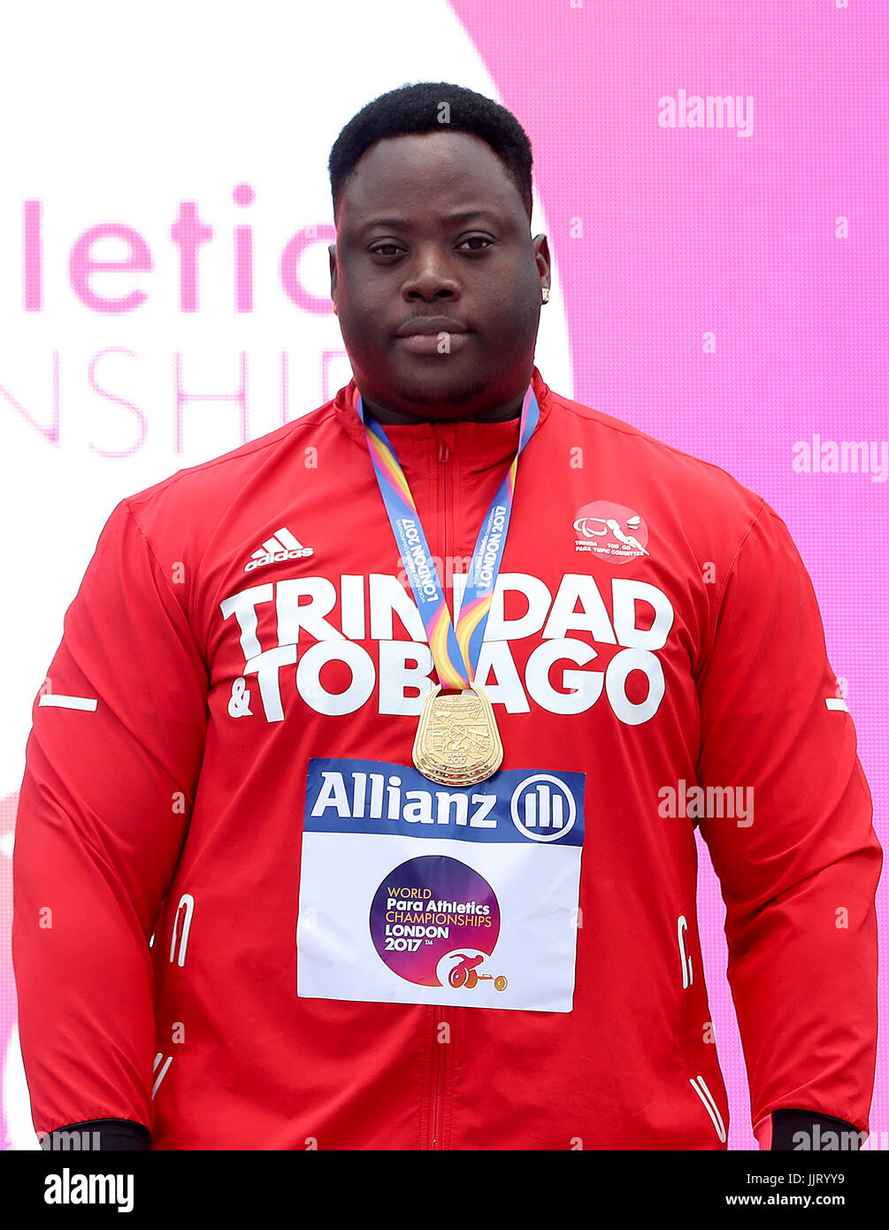 Trinidad und Tobago Akeem Stewart mit seiner Goldmedaille nach die Männer Speer werfen F44 letzte Tag fünf der 2017 Para Leichtathletik-Weltmeisterschaften in London Stadion Stockfoto