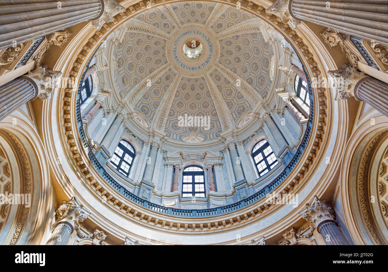 TURIN, Italien - 14. März 2017: Die Kuppel der Kirche Basilica di Superga Architekt Filippo Juvarra (1715). Stockfoto