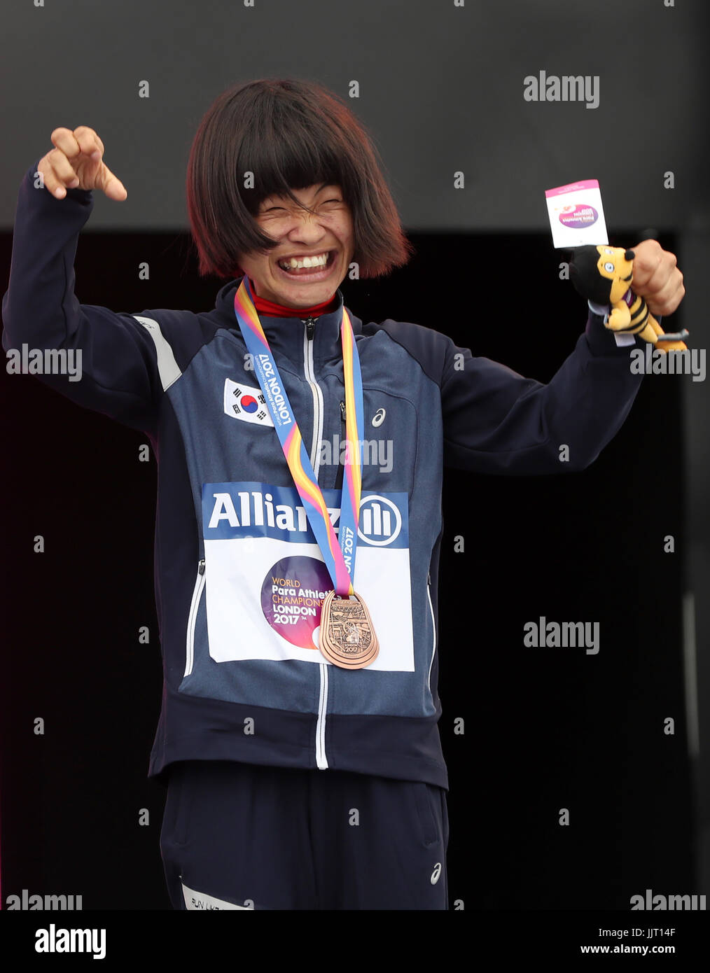 Südkoreas Min Jae Jeon mit ihrer Bronzemedaille nach der Frauen 200m T36 endgültig nach der Frauen 200m T36 tagsüber fünf der 2017 Para Leichtathletik-Weltmeisterschaften in London Stadion Stockfoto