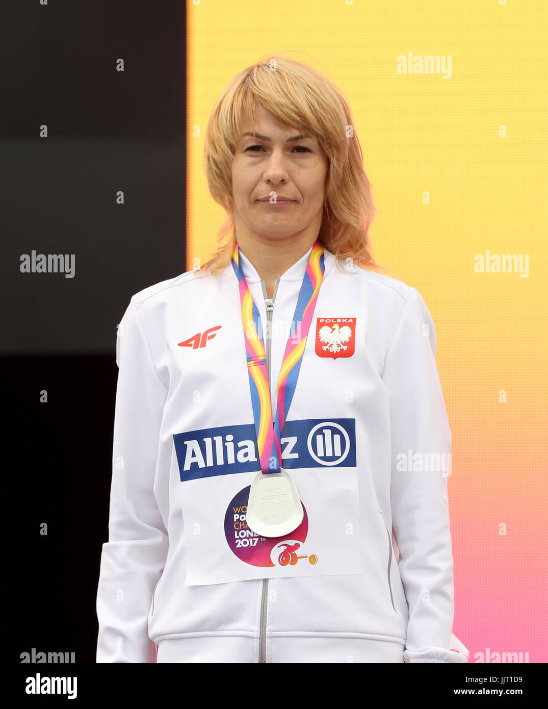 Polens Barbara Niewiedzial mit ihrer Silbermedaille nach der Frauen 400 m-T20 Finale Tag fünf der 2017 Para Leichtathletik-Weltmeisterschaften in London Stadion Stockfoto