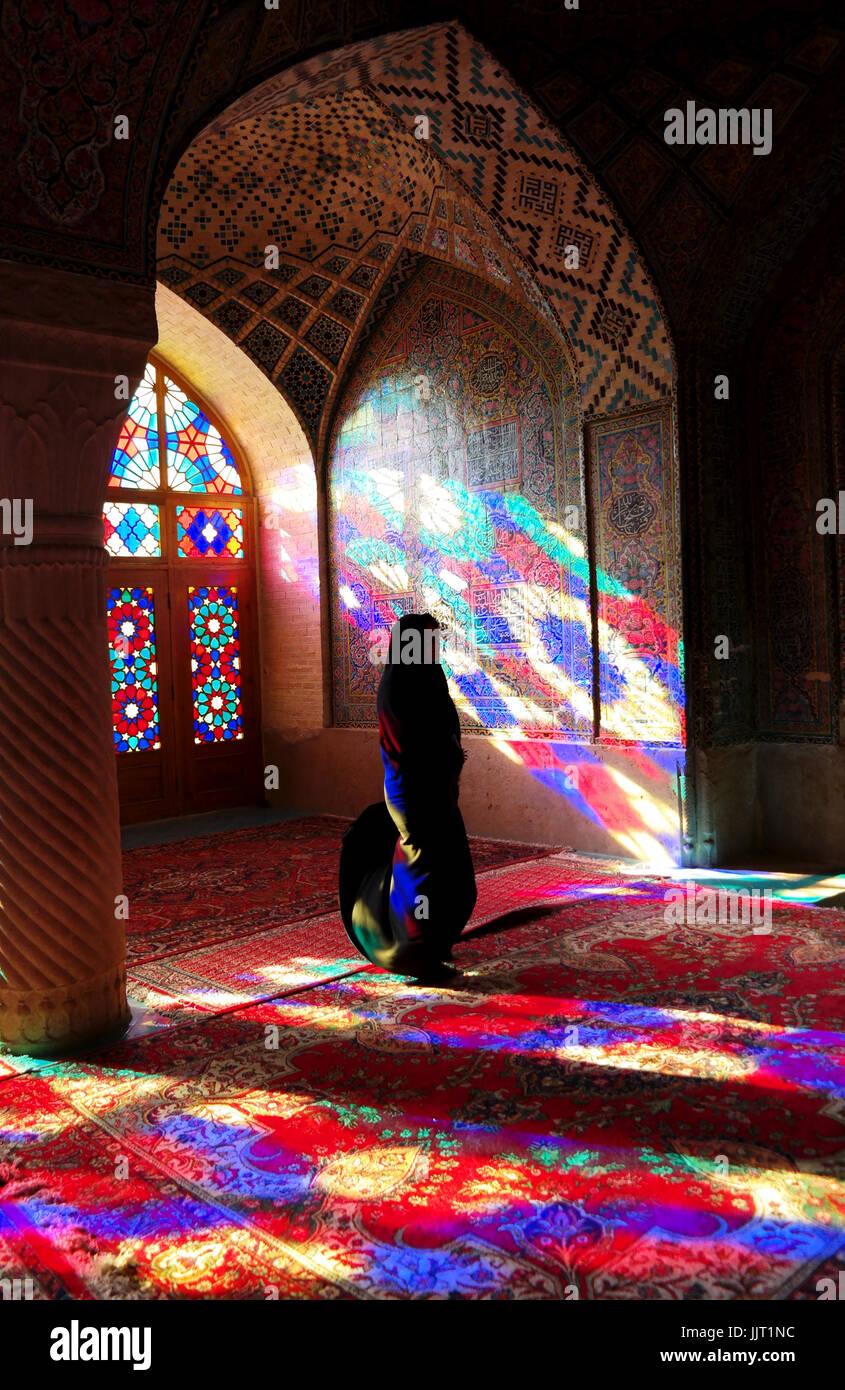 Im Inneren des wunderschönen Rosa Moschee oder Nasir-Ol-Molk in Shiraz, Iran Stockfoto