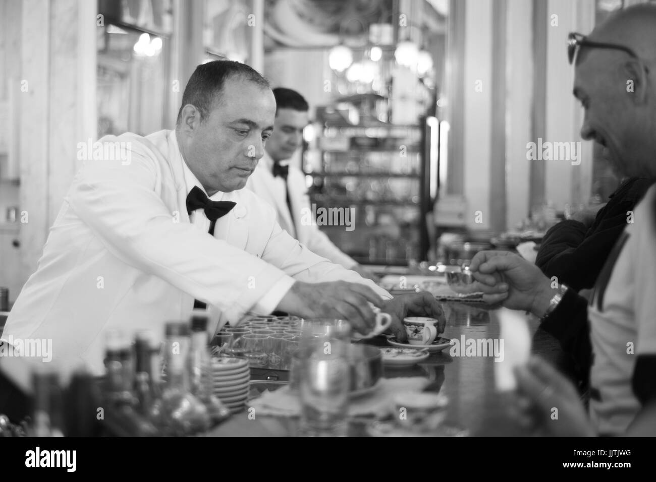 Innere des Gran Caffe Gambrinus, ein traditionelles Café in Neapel, Italien Stockfoto