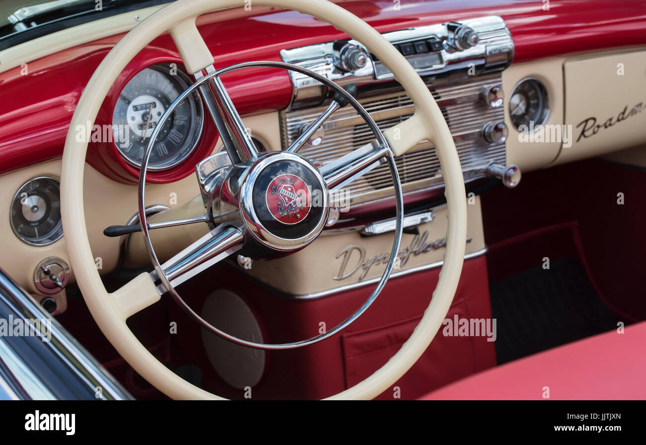 Buick steering wheel -Fotos und -Bildmaterial in hoher Auflösung – Alamy