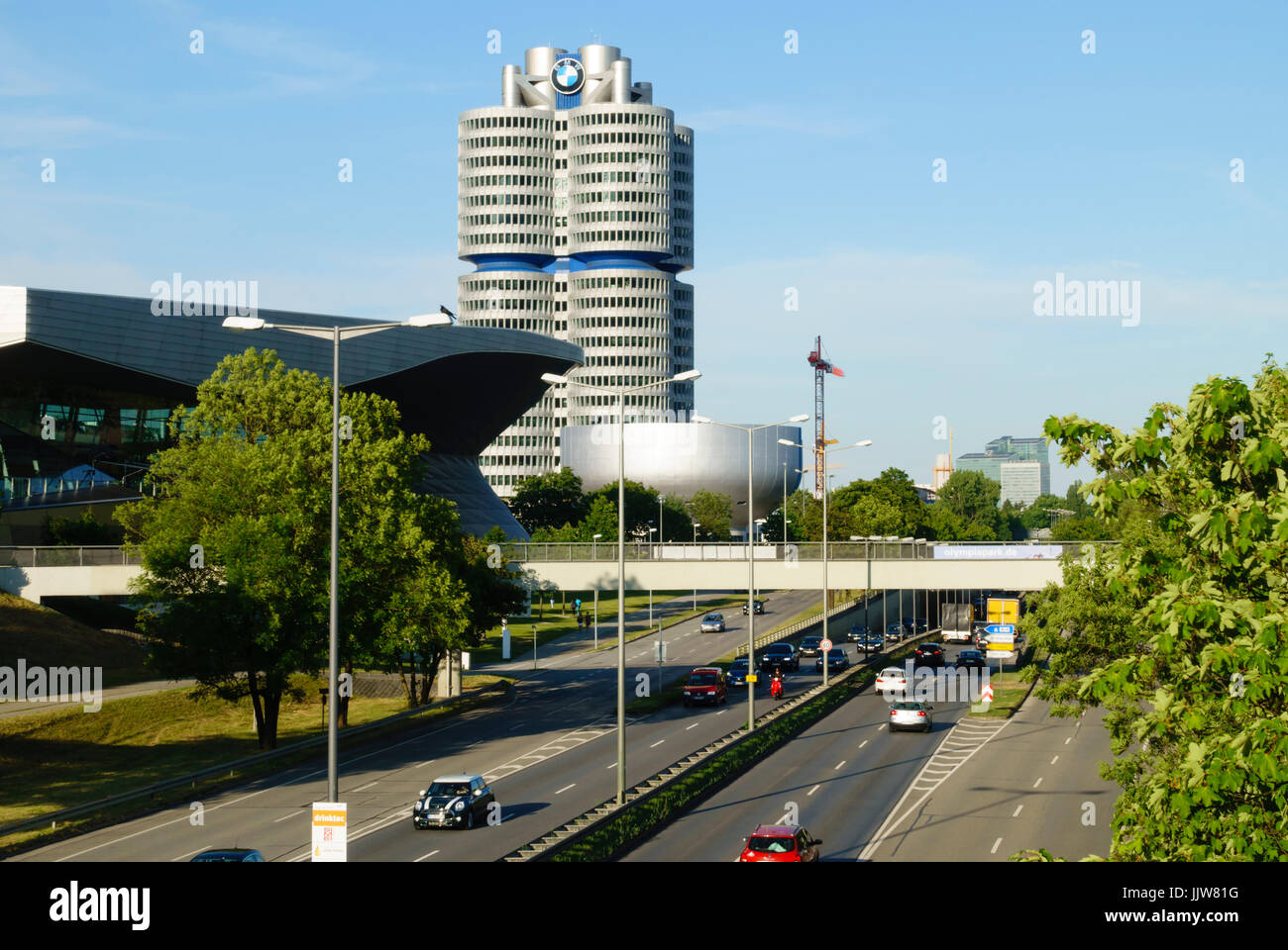 BMW-Turm und BMW Welt Gebäude, München, Bayern, Deutschland Stockfoto