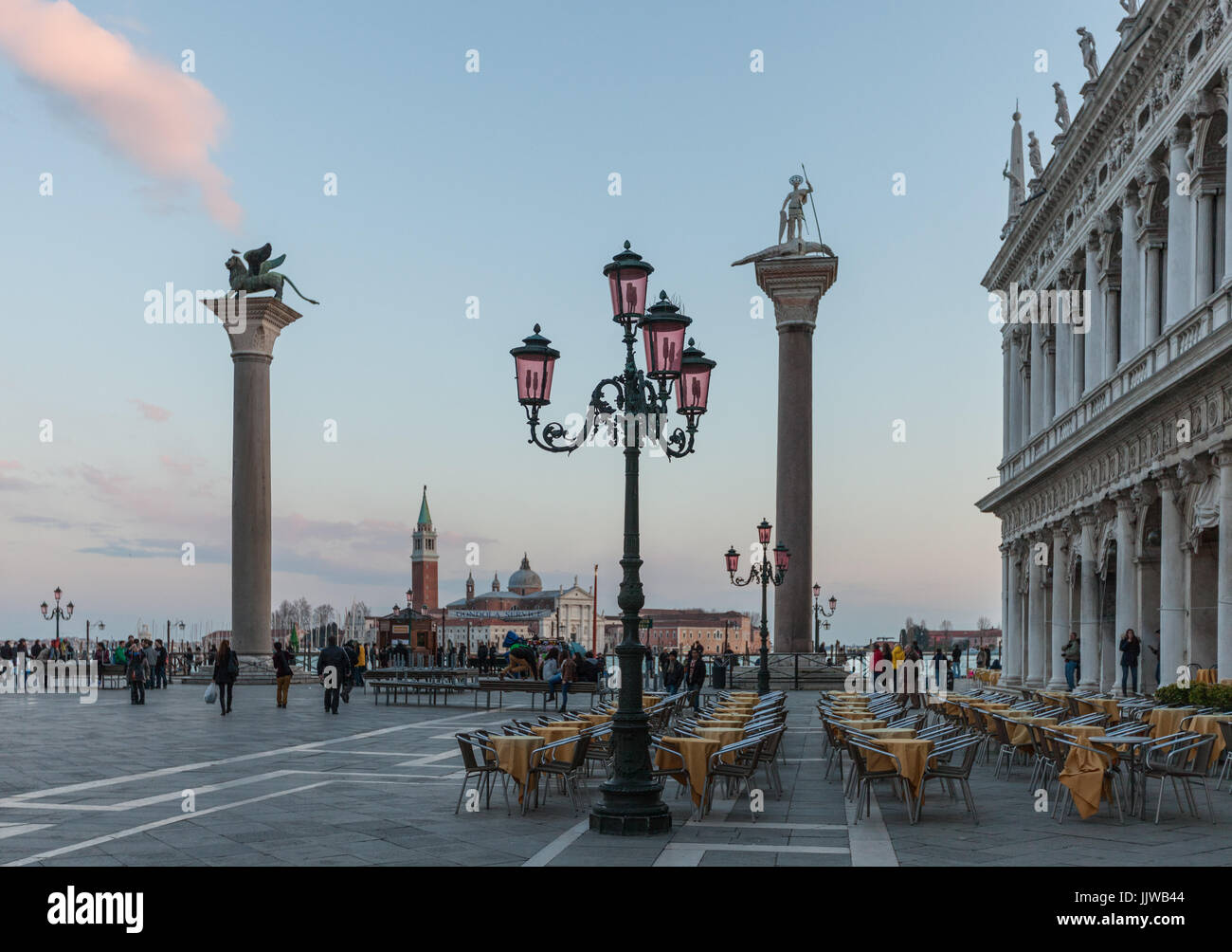 Spalten von San Marco und San Todaro in der everning Stockfoto