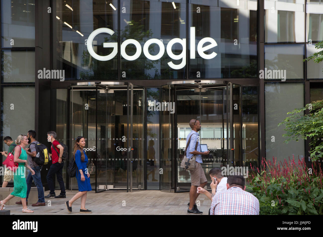 Googles temporäre Räumlichkeiten, bevor sie in einem speziell angefertigten Büro bewegen. Befindet sich in Kings Cross, Pancras Square Stockfoto