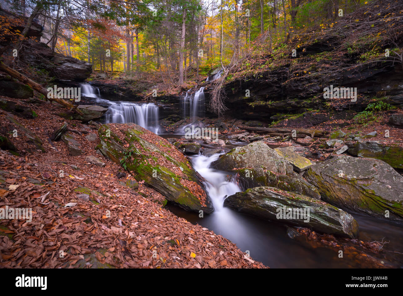 Ein schöner Wasserfall in den Wäldern von Pennsylvania Stockfoto
