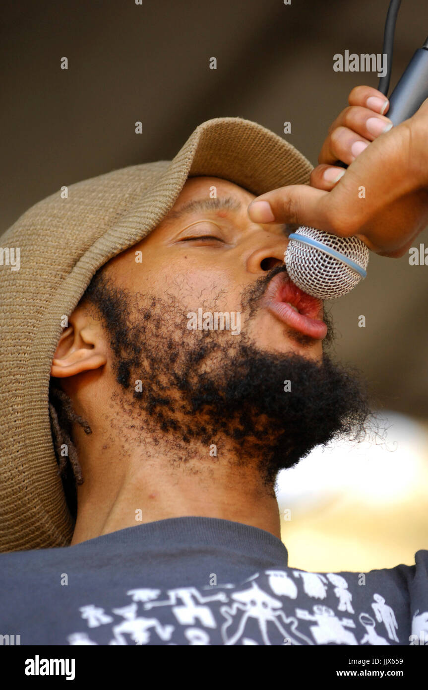 Brer Rabbit Flobots mit 2008 KROQ Weenie Roast Y Fiesta Verizon Wireless Amphitheater Irvine. Stockfoto