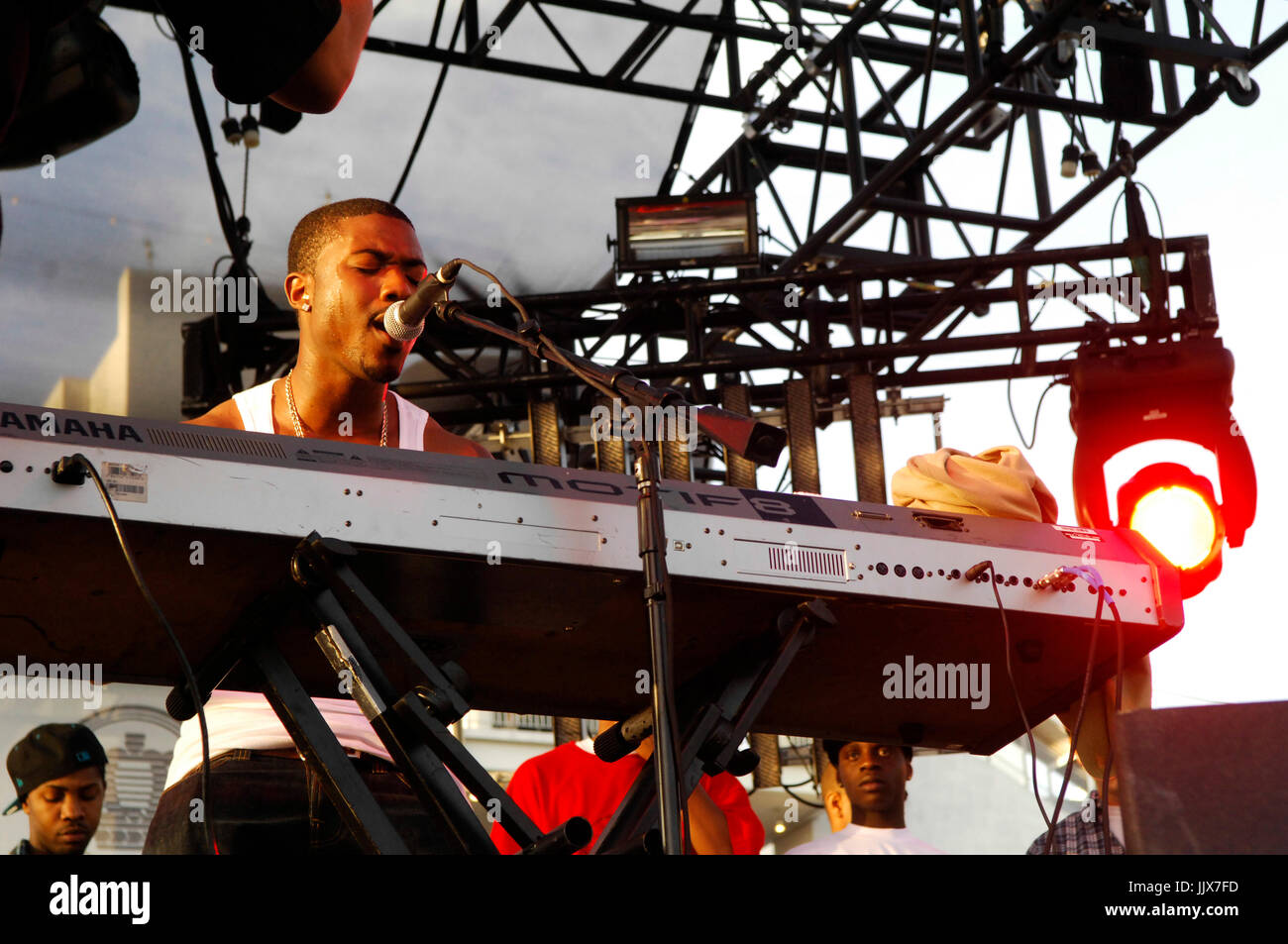 Schauspieler/Sänger Ray J spielt Queen Mary für das Konzert Long Beach am 4. Juli. Stockfoto