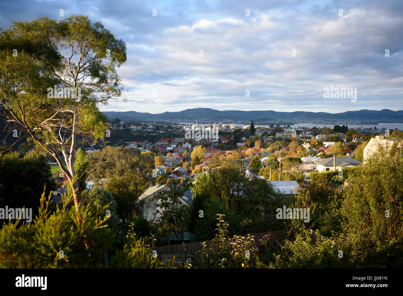 Aussicht auf die Innenstadt Hobart, Tasmanien, von South Hobart Stockfoto