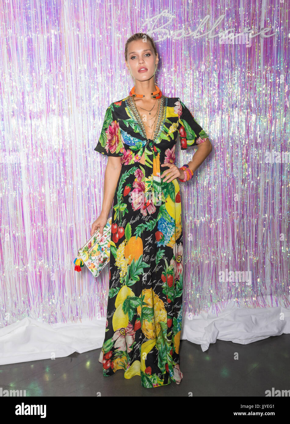 Miami Beach, FL, USA. 20. Juli 2017. MIAMI BEACH, Florida - 20. Juli 2017: Modell Joy Corrigan besucht Bollare x Cobrasnake Miami schwimmen Woche Opening Party am Miami Beach Edition Keller Credit: Ovidiu Hrubaru/Alamy Live News Stockfoto