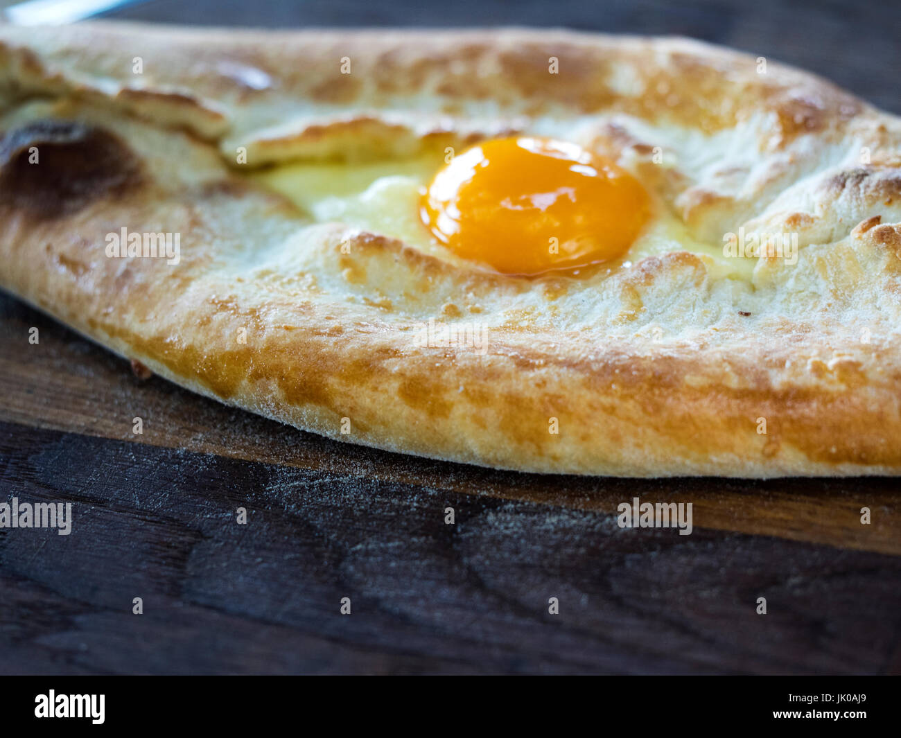 Georgische Küche - adscharischen khachapuri Stockfoto