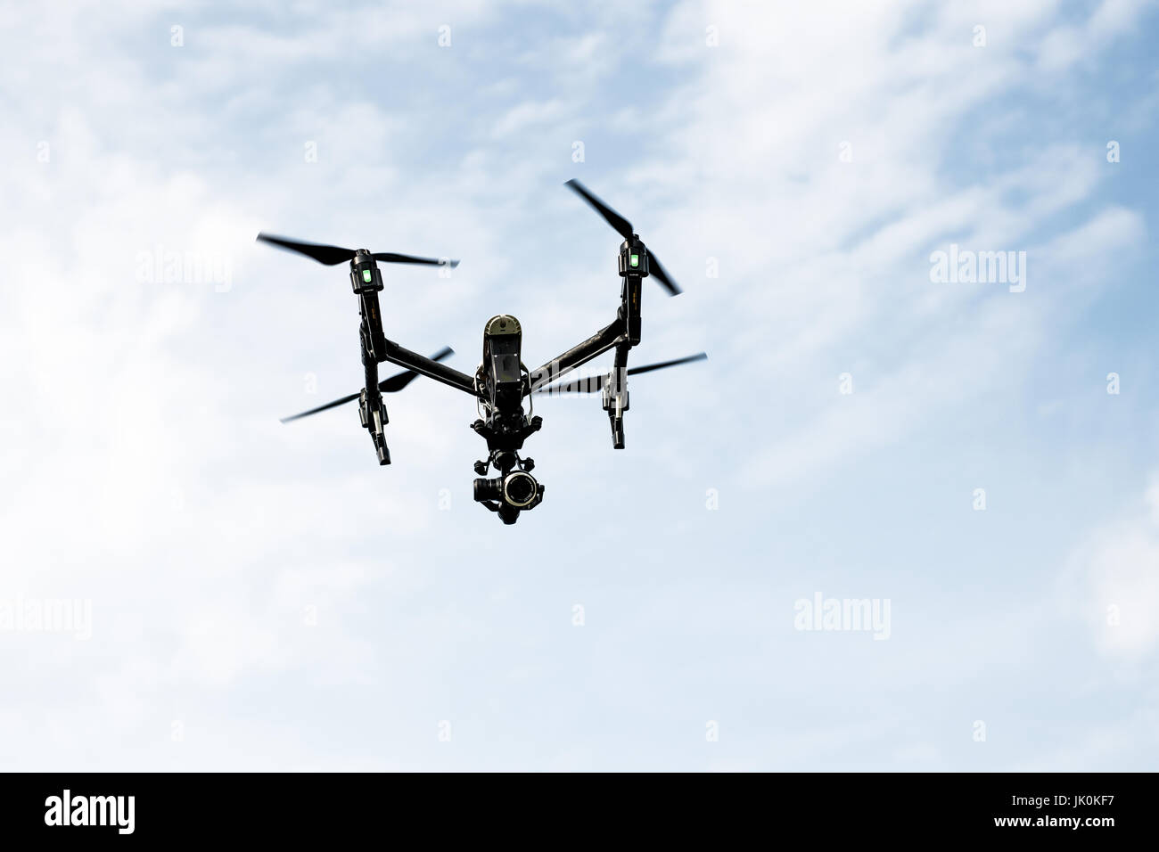 eine Drohne in den Himmel Stockfoto