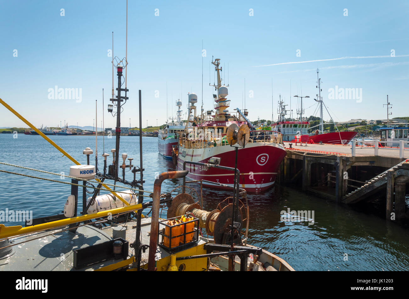 Fischtrawler Schiffe im Hafen von Killybegs, County Donegal, Irland Stockfoto