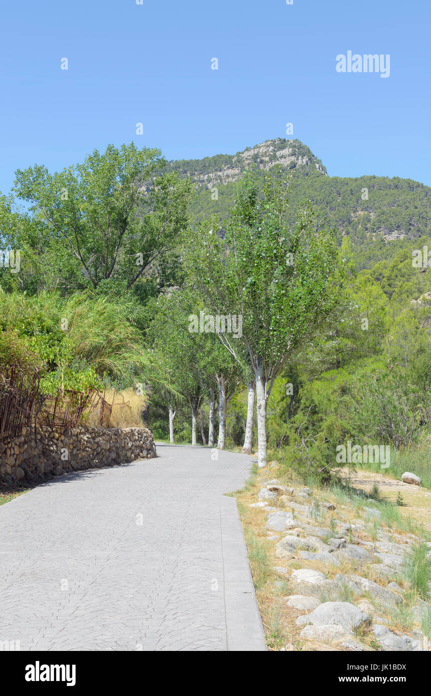 Weg, um die thermische Schwimmbereich, bekannt als The Spring von badet, in Montanejos Stadt in der Provinz Castellon (Valencia - Spanien). Stockfoto