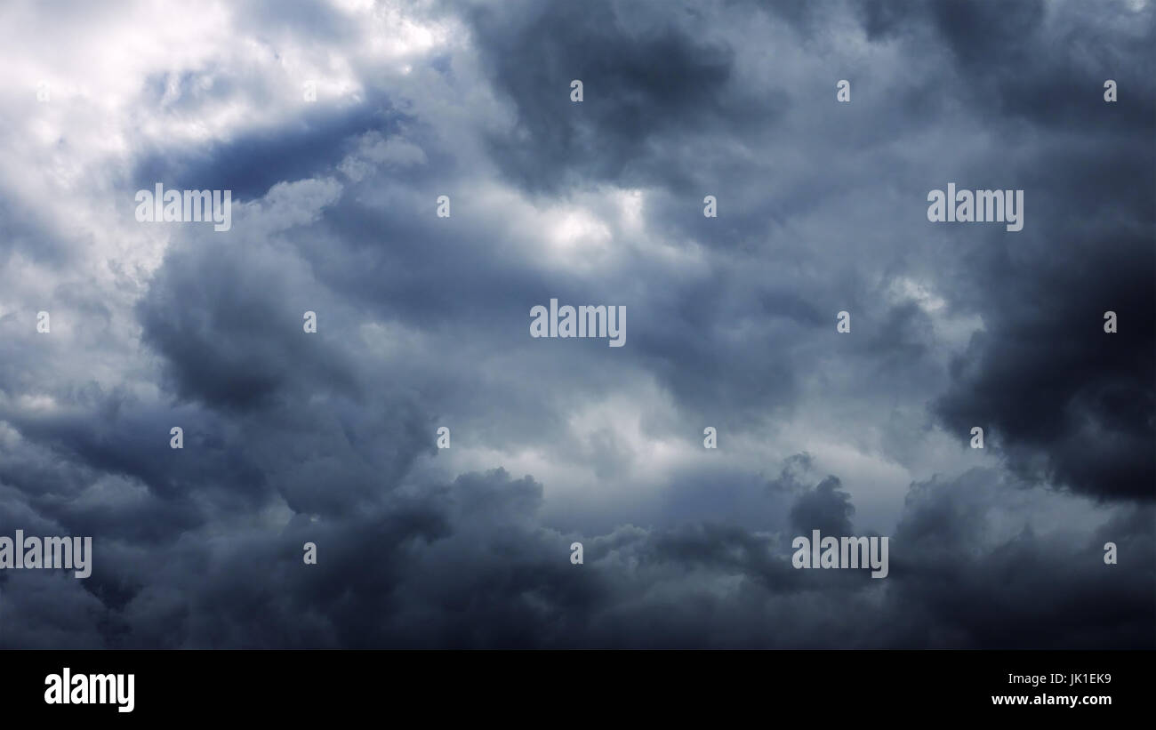 Sturm Hurrikan Wolken über den Himmel bewegen Stockfoto