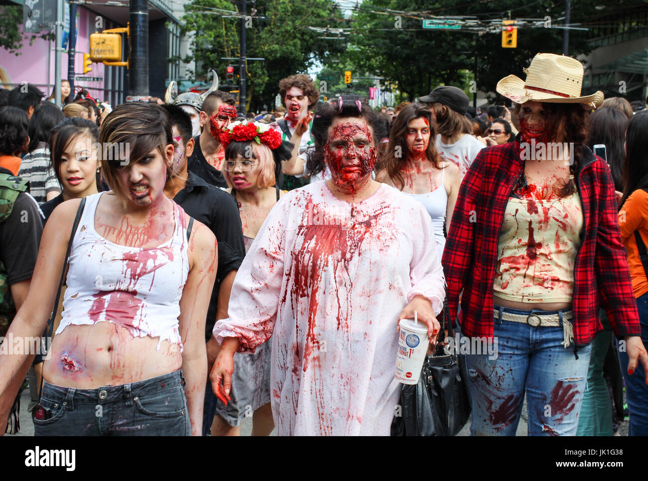 Vancouver, BC, Kanada-August 17, 2013: Unbekannte Teilnehmer während jährliche Zombie Walk (Zombie Parade) in der Innenstadt von Vancouver. Stockfoto