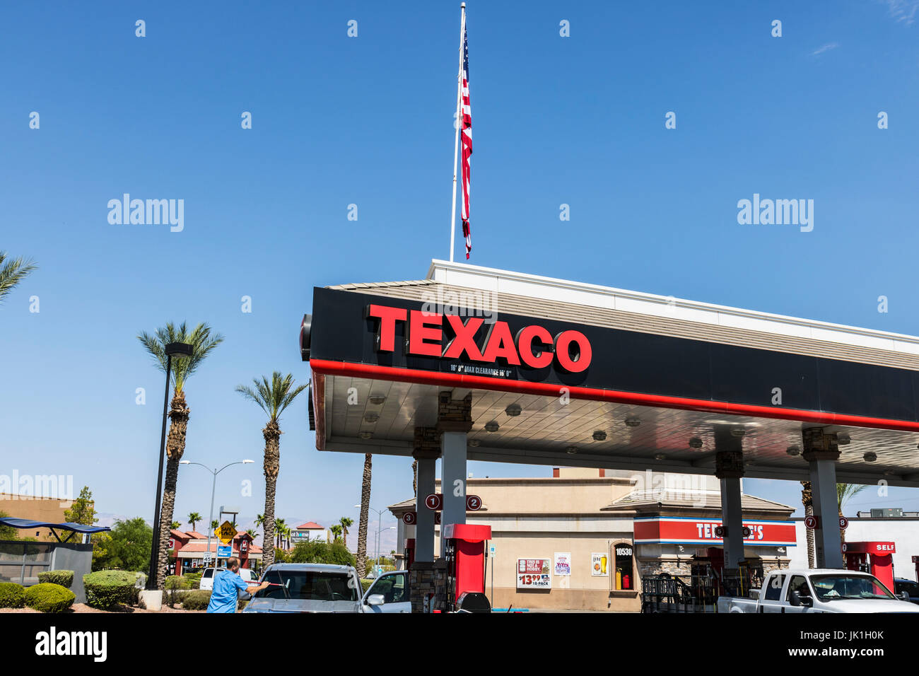 Las Vegas - ca. Juli 2017: Einzelhandel Texaco-Tankstelle. Texaco ist ein Geschäftsbereich von Chevron Öl ich Stockfoto Las Vegas - ca. Juli 2017: Einzelhandel Texaco-Tankstelle. Texaco ist ein Geschäftsbereich von Chevron Öl ich Stockfoto