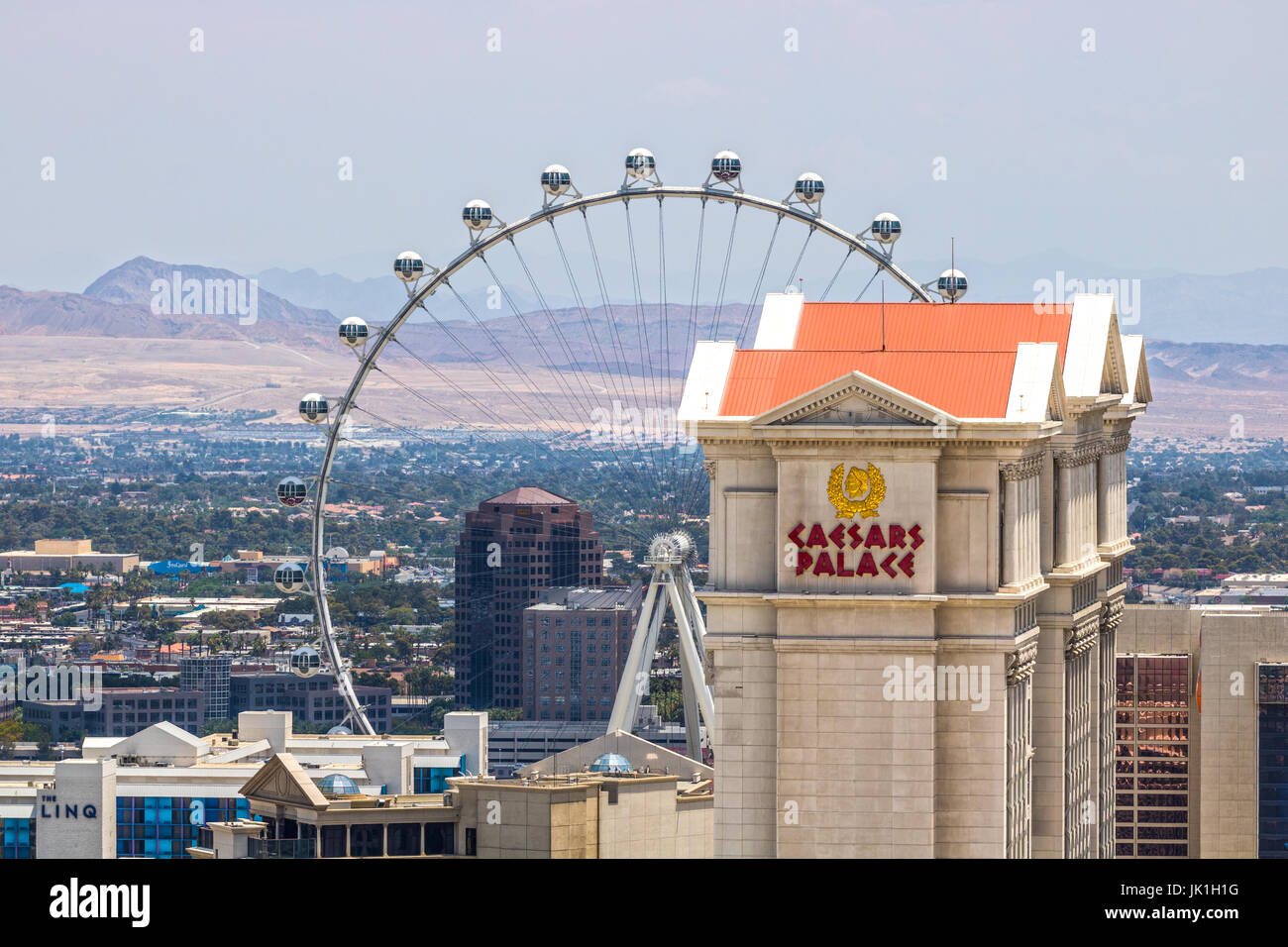 Las Vegas - ca. Juli 2017: Caesars Entertainment Corporation Immobilien - Caesars Palace, The Linq und High Roller. CZR besitzt über 50 Casinos und Stockfoto