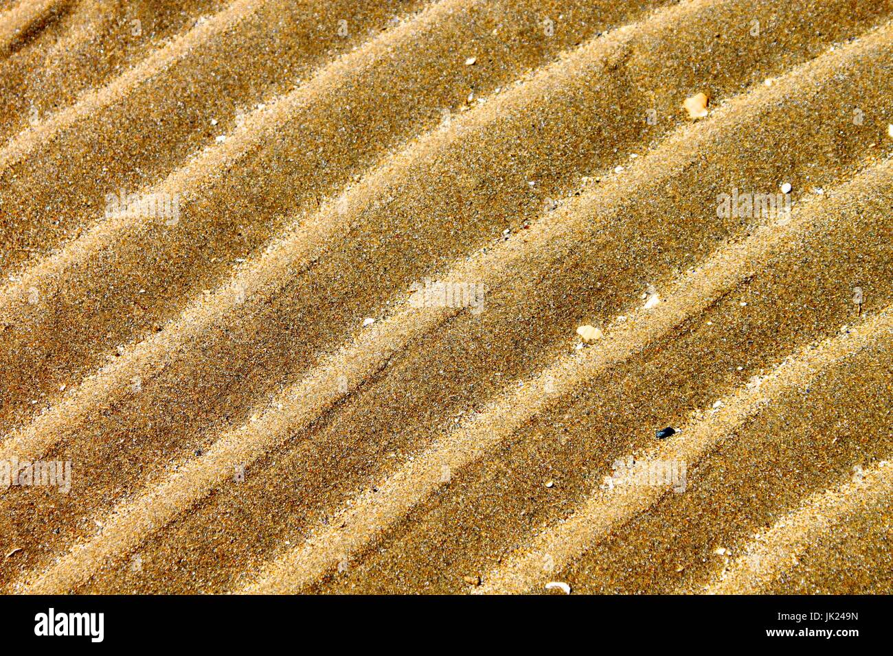 Sandstrand mit parallelen Linien hautnah Stockfoto