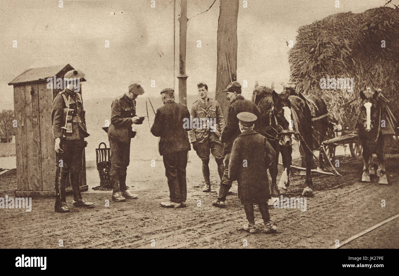 Inspektion der deutschen Fuhrleute Papiere Eingabe britische Rhein Zone, 1919 Stockfoto