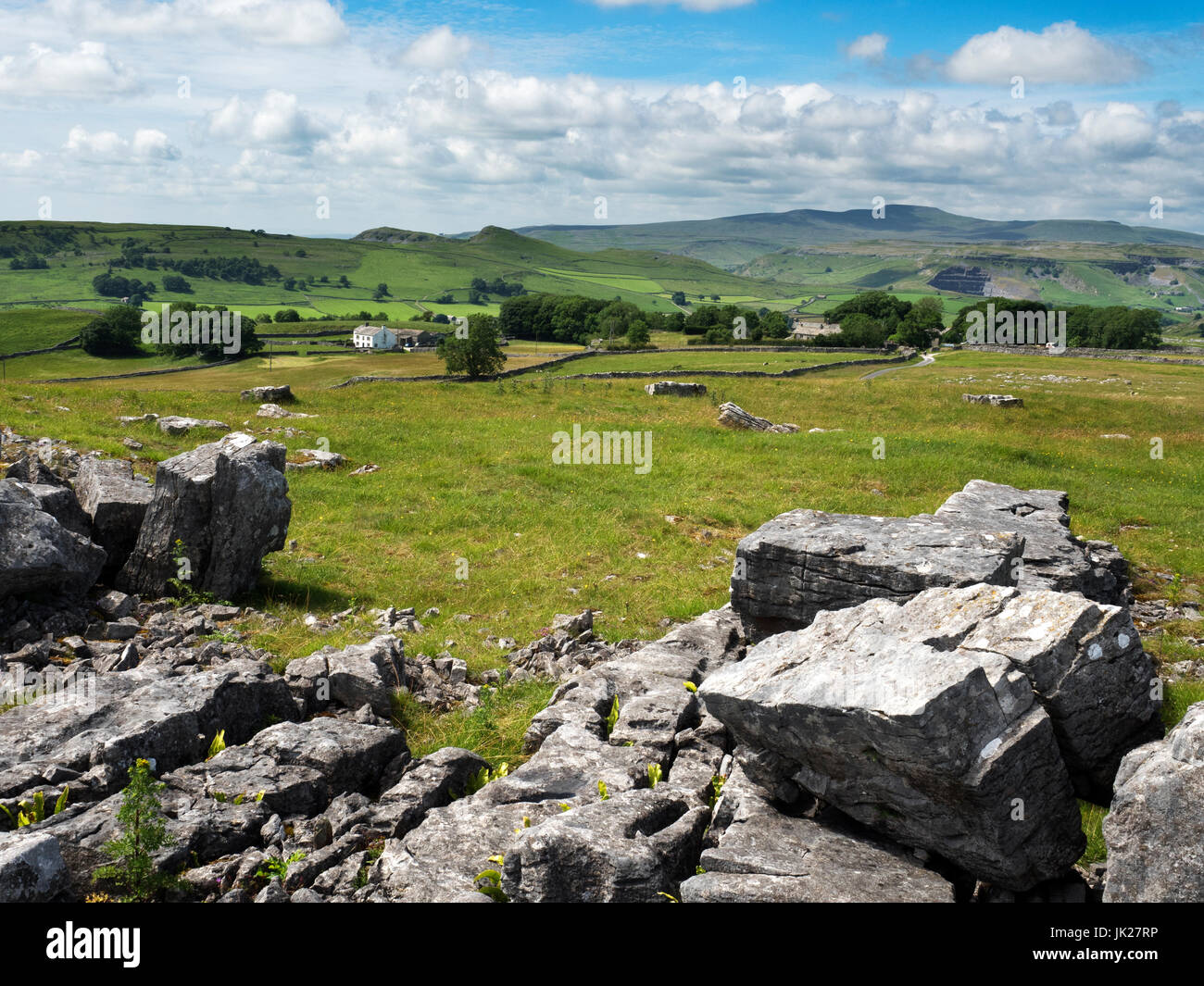 Blick auf Bauernhaus am Winskill aus Kalkstein in Winskill Steinen Stainforth Ribblesdale Yorkshire Dales England Stockfoto