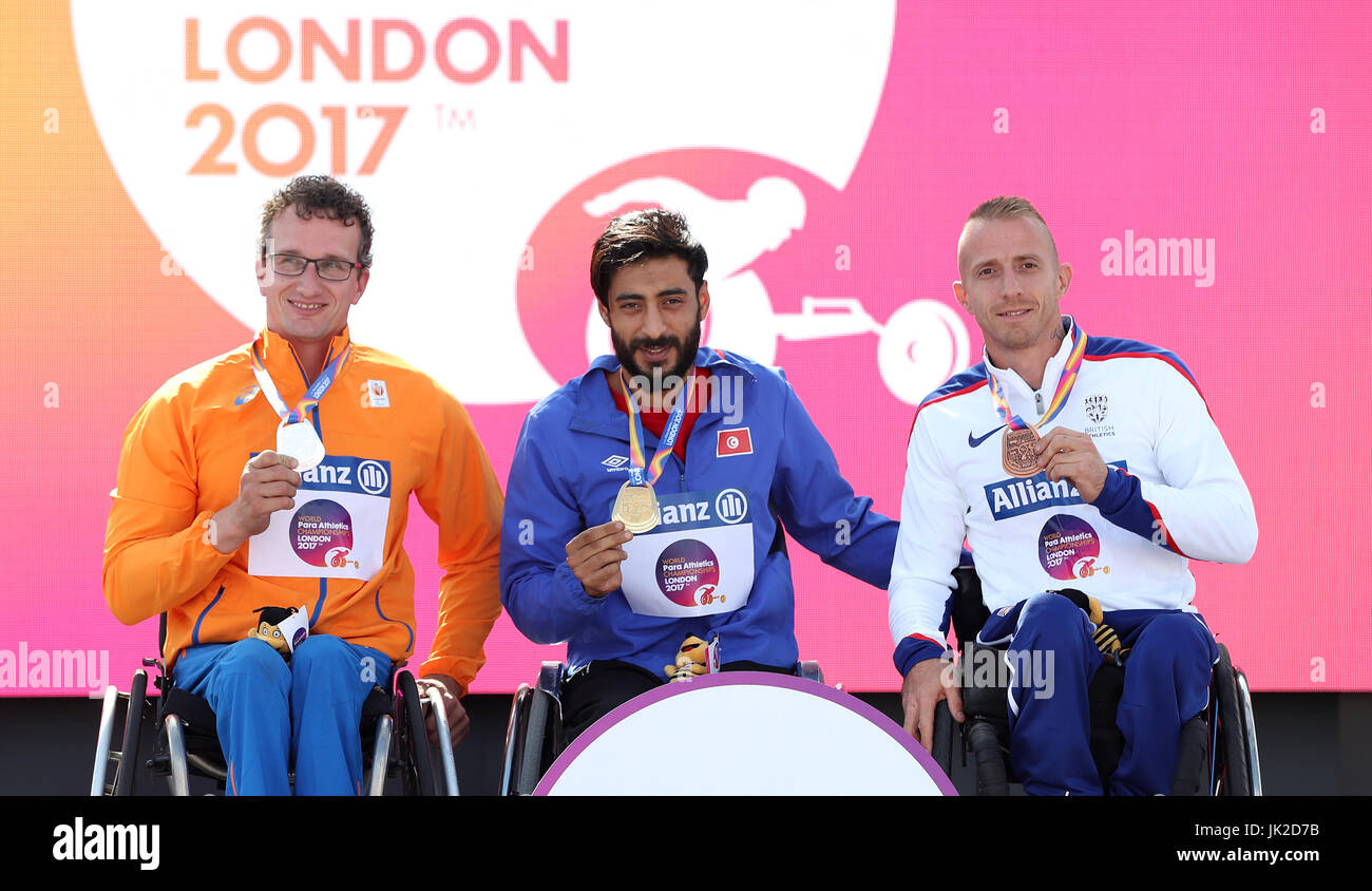 Der Brite Richard Chiassaro (rechts) mit seiner Bronzemedaille mit Tunesiens Yassine Gharbi (Mitte) und niederländischen Kenny van Weeghel nach die Männer 400 m-Finale T54 tagsüber acht der 2017 Para Leichtathletik-Weltmeisterschaften in London Stadion. Stockfoto
