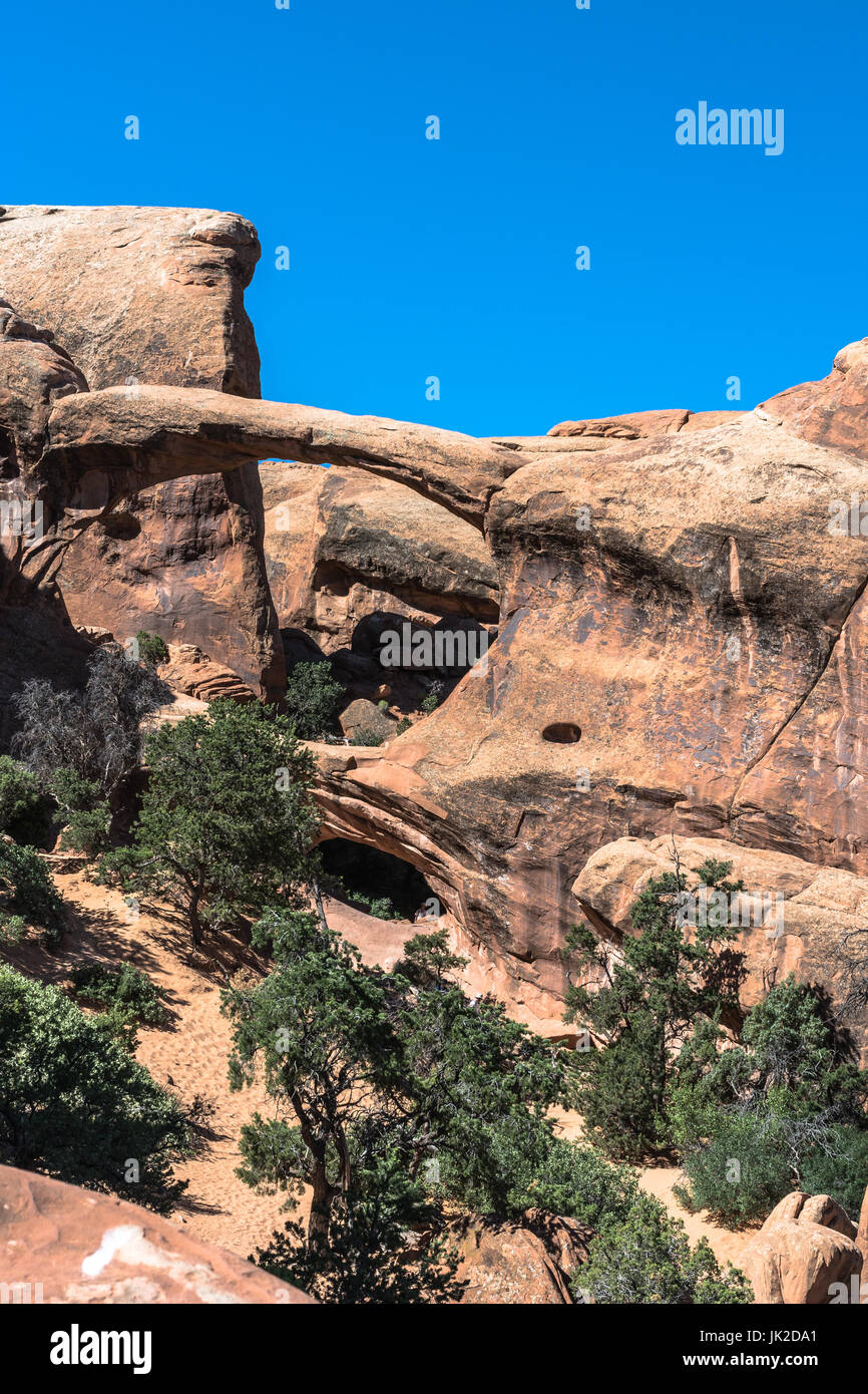 Blick auf die Double O Arch in Sandstein dArches National Park, Utah Stockfoto