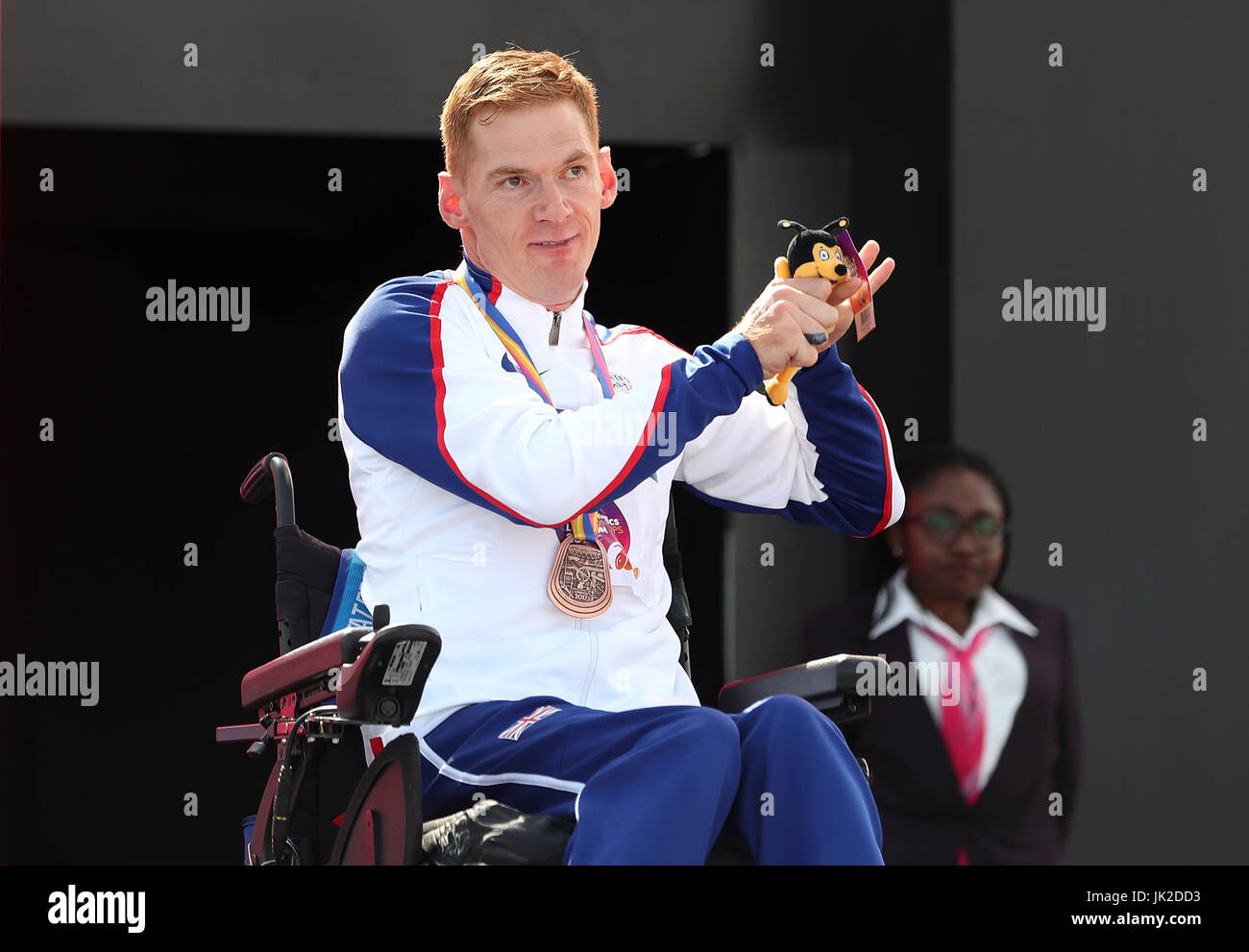 Der Brite Stephen Miller mit seiner Bronzemedaille nach der Männer Club werfen F32 tagsüber acht der 2017 Para Leichtathletik-Weltmeisterschaft in London Stadium. Stockfoto