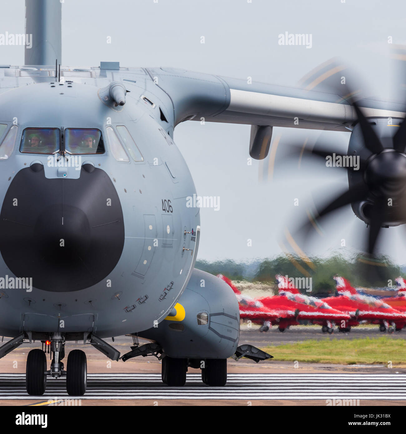 A400M Atlas c. 1 von der Royal Air Force Taxiiing auf 2017 Royal International Air Tattoo an RAF Fairford in Gloucestershire - das größte Militär Stockfoto