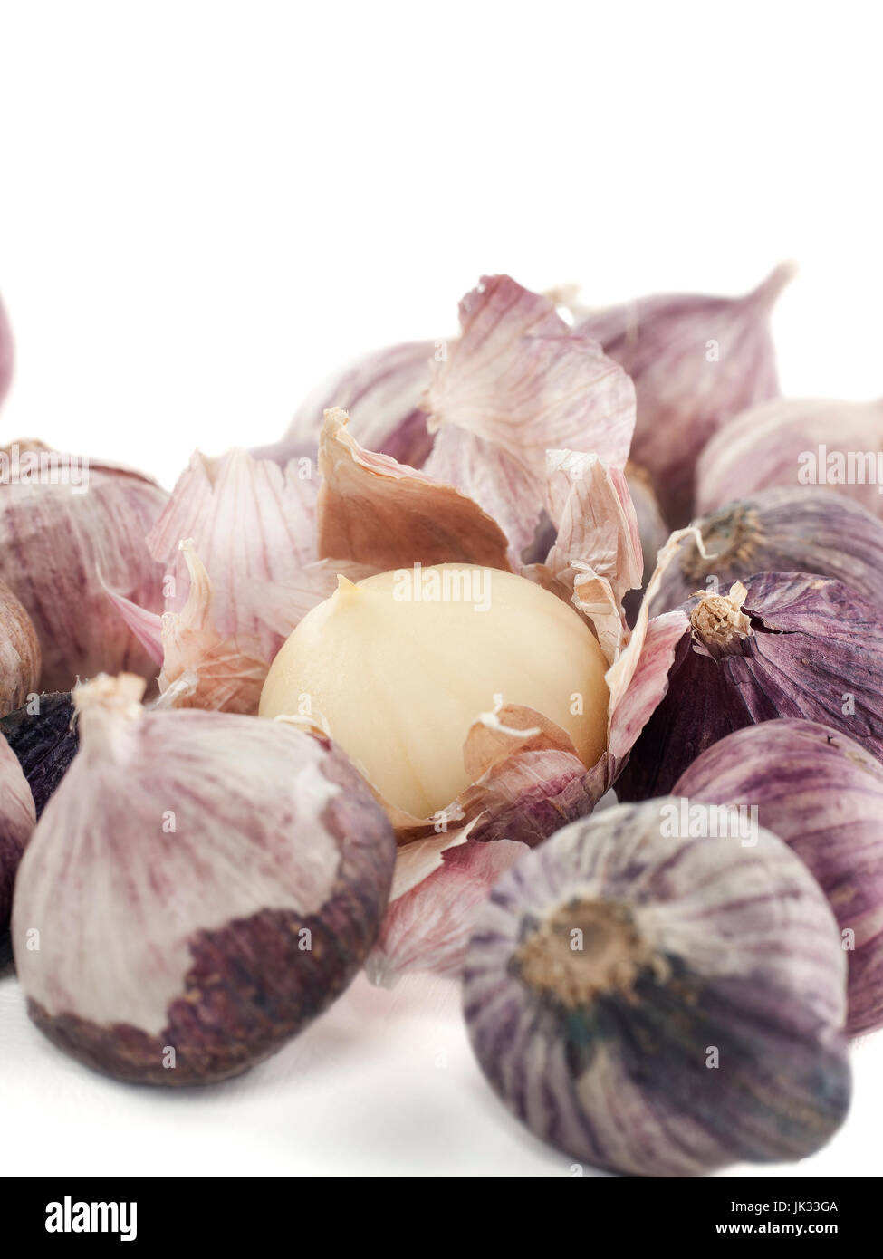 Still-Lebenskunst der einzelnen Lampe Form von Elefanten Knoblauch auf hölzernen Hintergrund Stockfoto