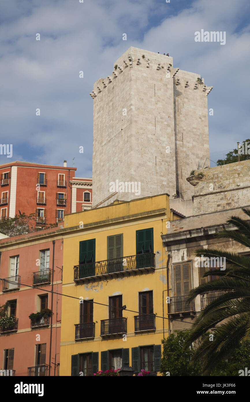 Italien, Sardinien, Cagliari, Il Castello Altstadt und Torre DellElefante Turm von Piazza Yenne Stockfoto