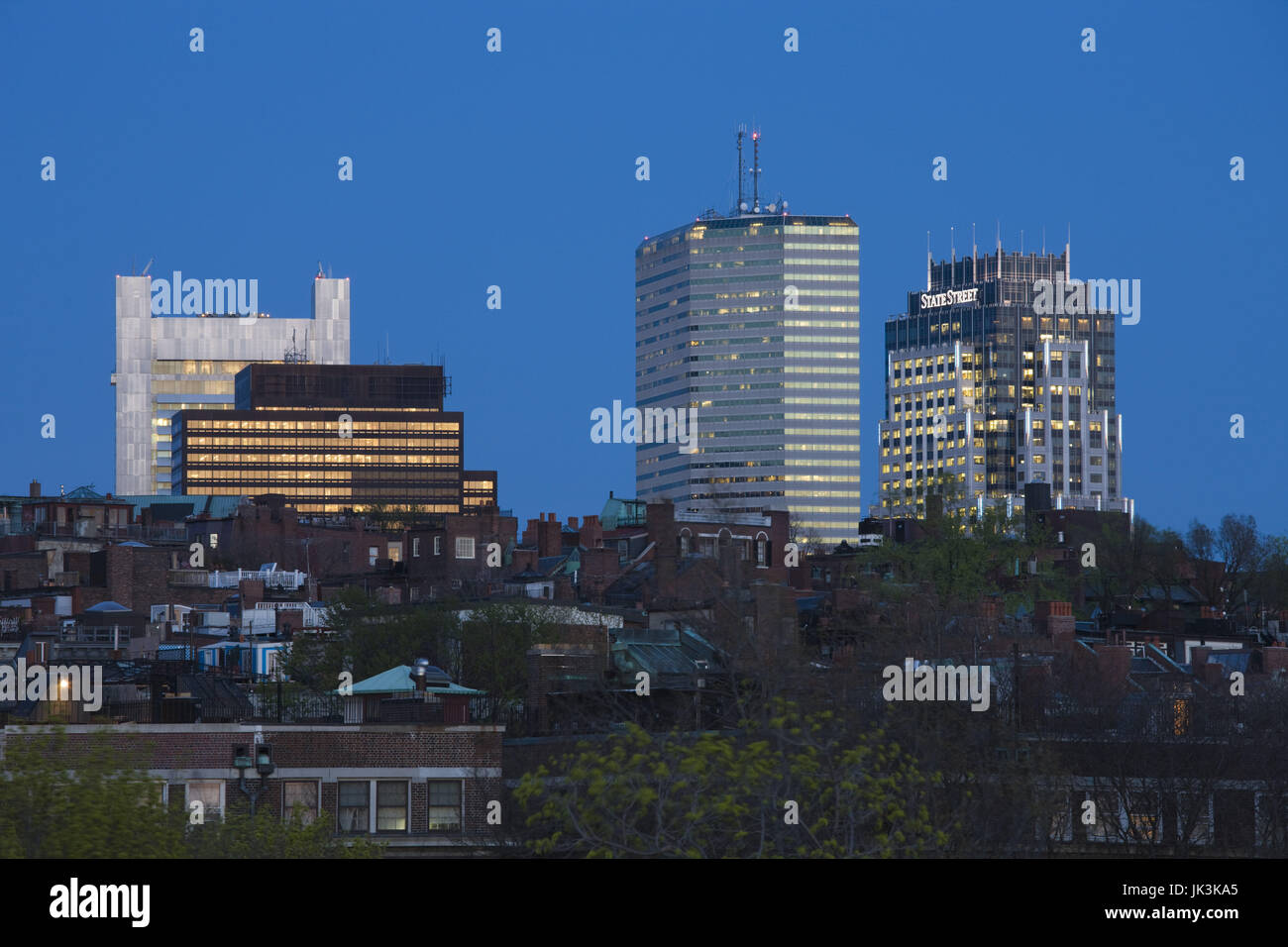 USA, Massachusetts, Boston, Financial District und Beacon Hill von Longfellow Bridge, Dämmerung, Stockfoto