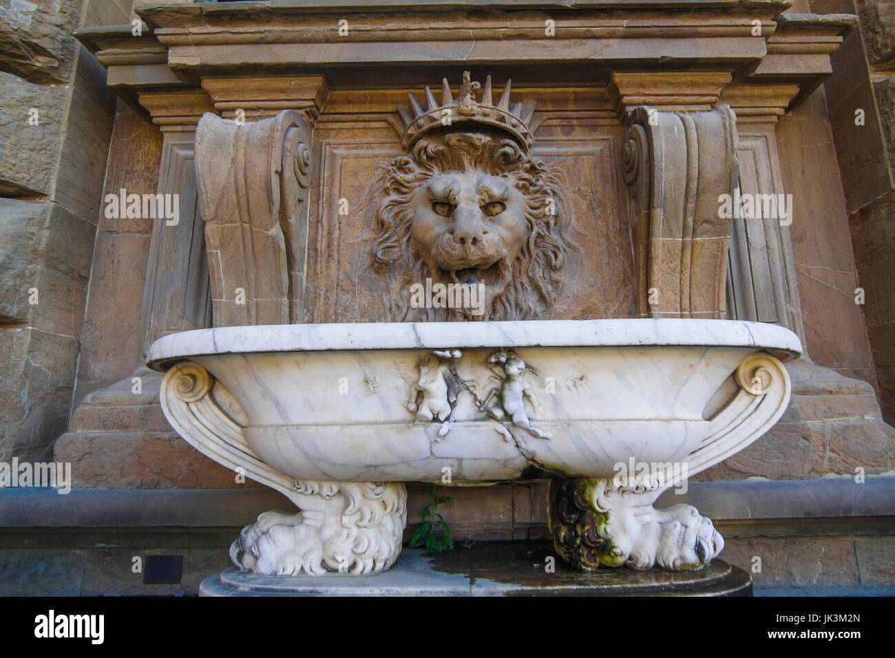 Kunstwerk an der Außenseite des Boboli-Gartens in Florenz Italien Stockfoto