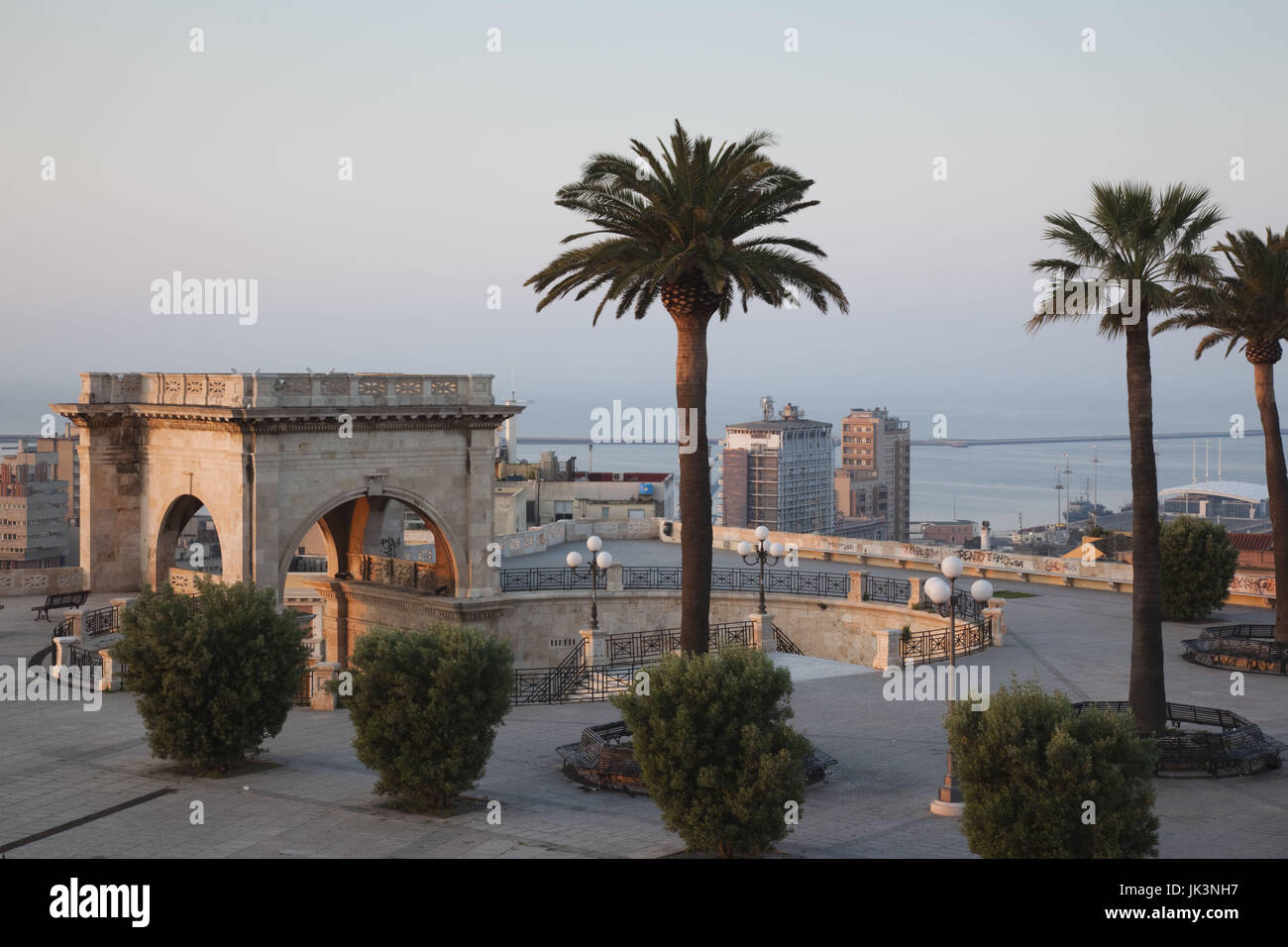 Italien, Sardinien, Cagliari, Il Castello alte Stadt, Bastione San Remy, dawn Stockfoto