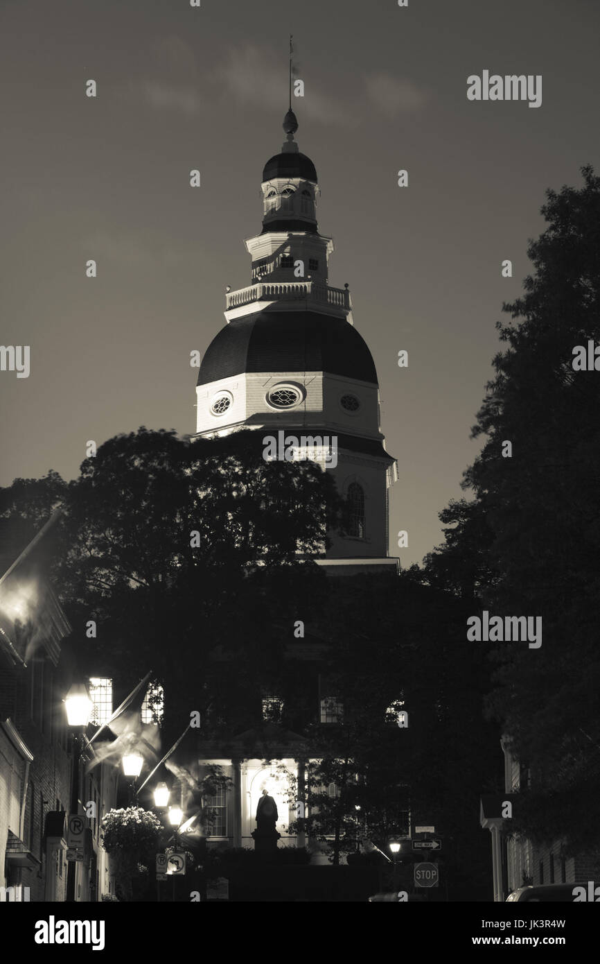 USA, Maryland, Annapolis, Maryland State Capitol Building, von Francis Street, am Abend Stockfoto