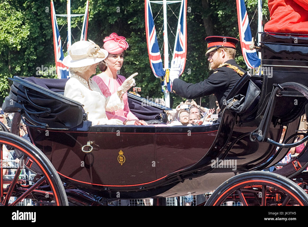 Prinz Harry, Catherine, Herzogin von Cambridge & Camilla, Herzogin von Cornwall an der Trooping die Farbe 2017 Stockfoto