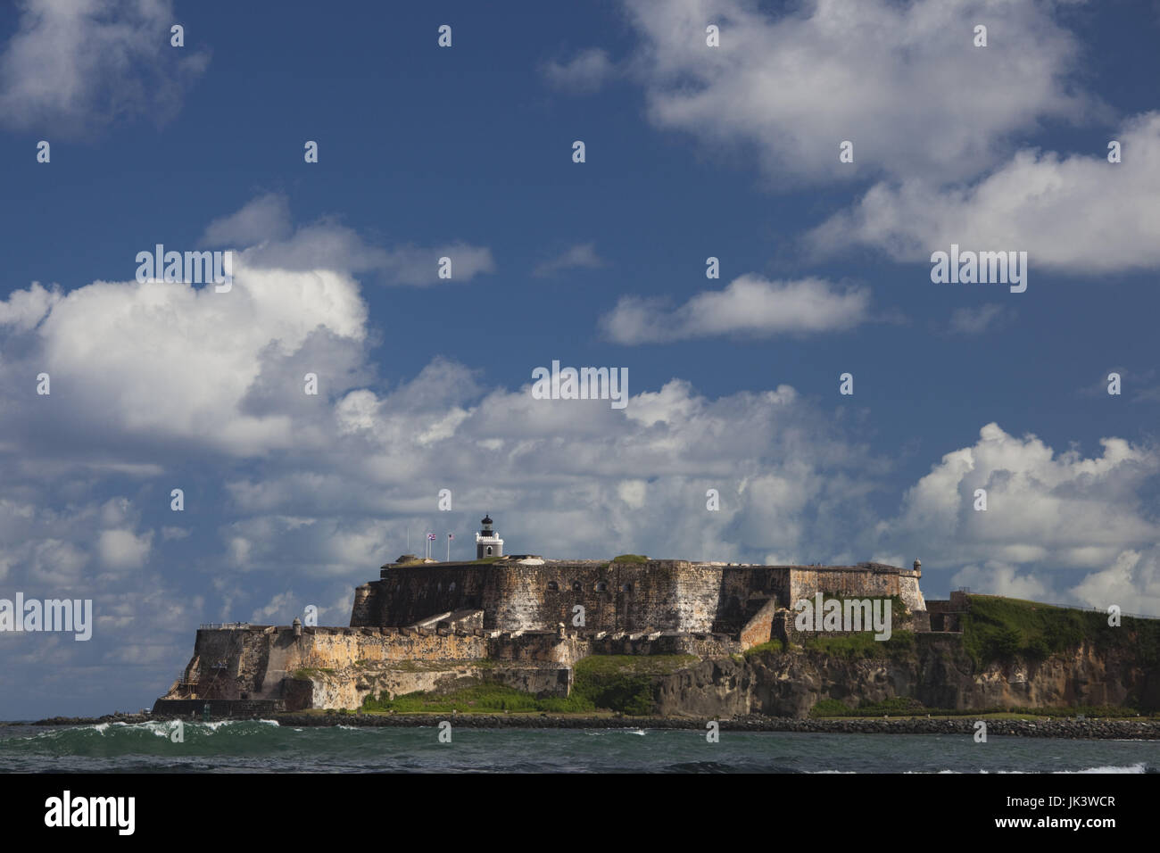 Old San Juan, Puerto Rico, San Juan, El Morro Festung betrachtet von Isla de Cabras Stockfoto