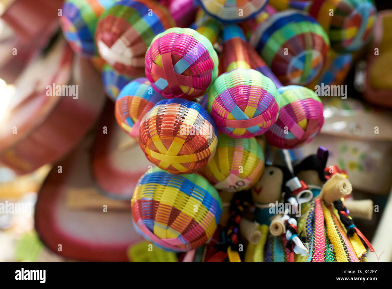 Multicolor Maracas im Shop in Guadalajara, Jalisco, Mexiko Stockfoto