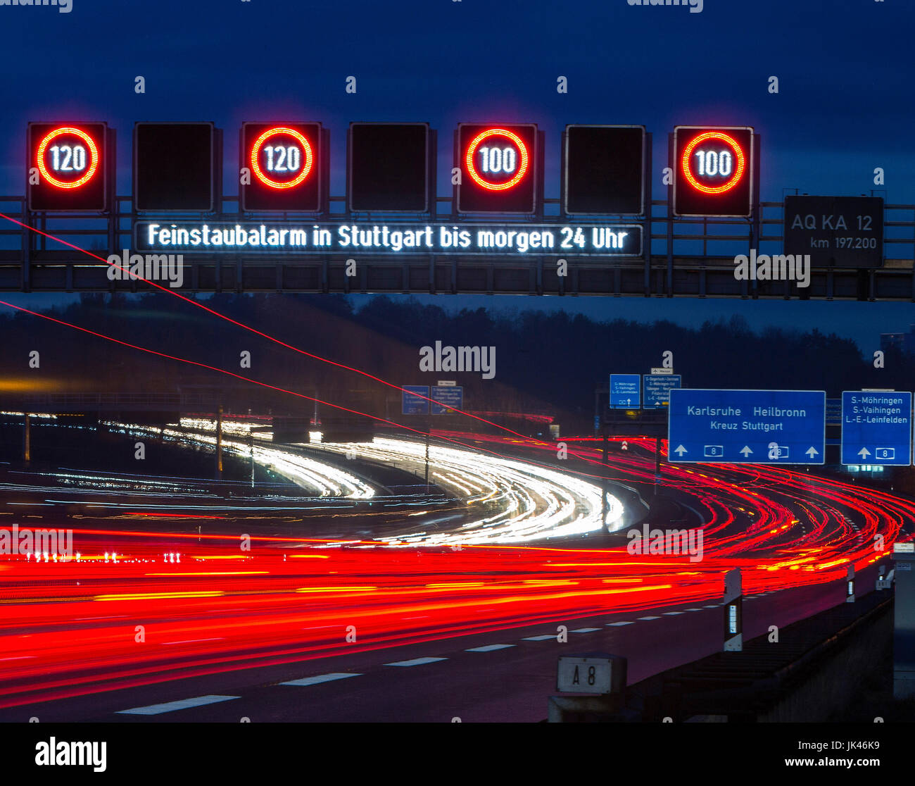 Umweltverschmutzung aufmerksam zu machen. Auf Deutsch "Stadt" Stuttgart, die Luftverschmutzung hat schädliche Niveaus erreicht. Stockfoto