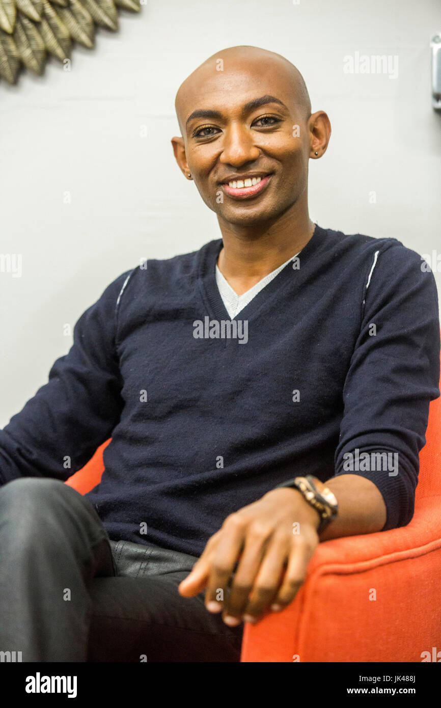 Porträt des Lächelns afrikanischer amerikanischen Mannes Stockfoto