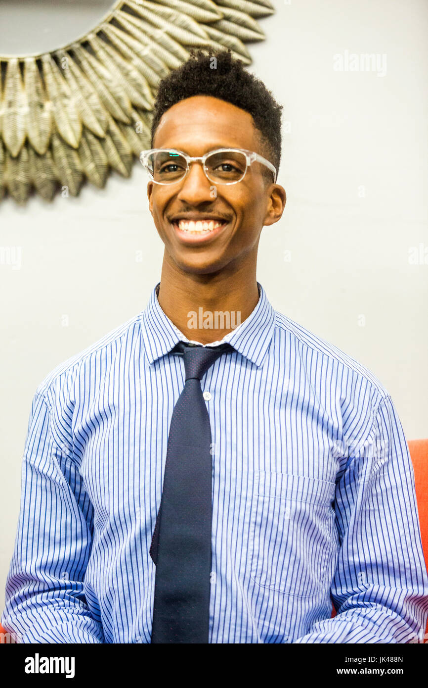 Porträt von lächelnden schwarze Geschäftsmann Stockfoto