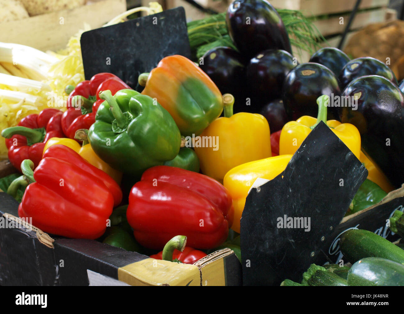 rot-gelbe und grüne Paprika Stockfoto