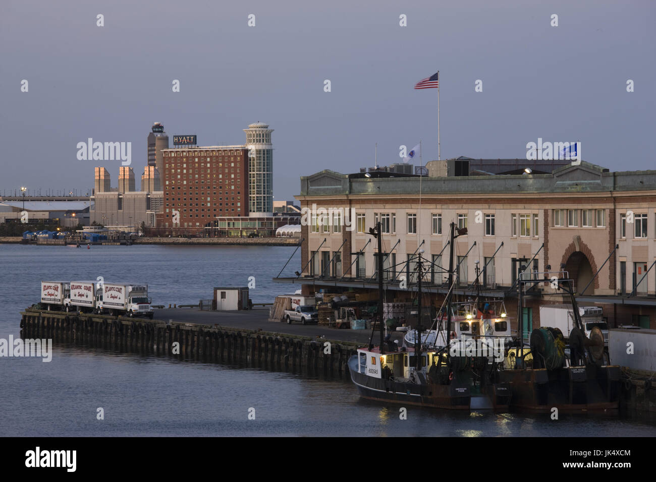 USA, Massachusetts, Boston, Massachusetts Fish Pier und Flughafen Hyatt hotel Stockfoto