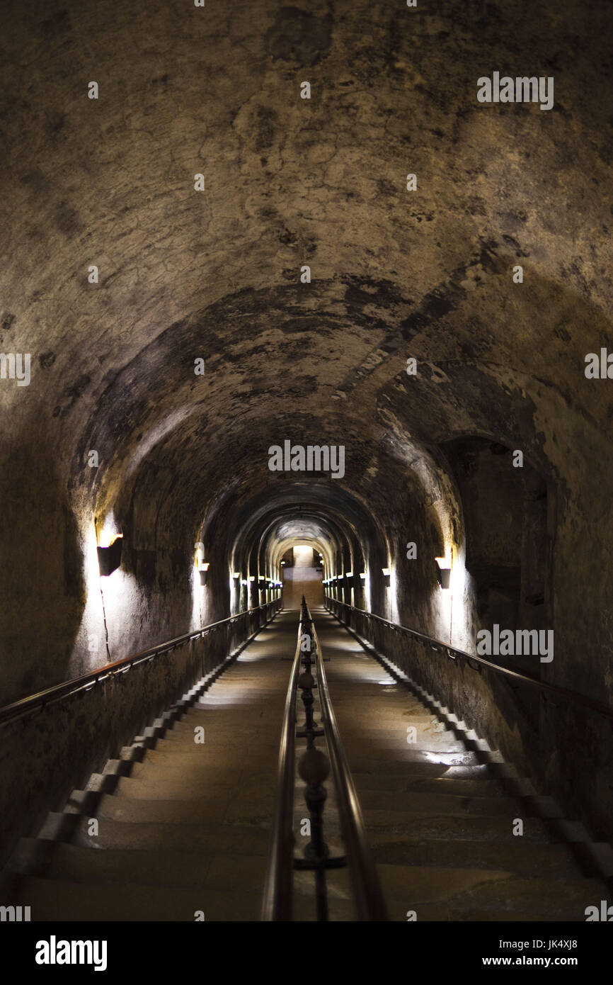 Frankreich, Marne, Champagne-Ardenne, Reims, Pommery Champagner Kellerei, Durchgang zu antiken Gallo-römischen Steinbrüche jetzt als Sektkellerei genutzt Stockfoto