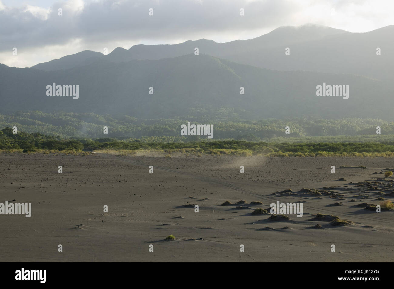 Vanuatu, Tanna-Insel, Mt. Yasur Vulkan, Höhe 361 Meter Straße über die Vulkan-Asche-Ebene, Stockfoto
