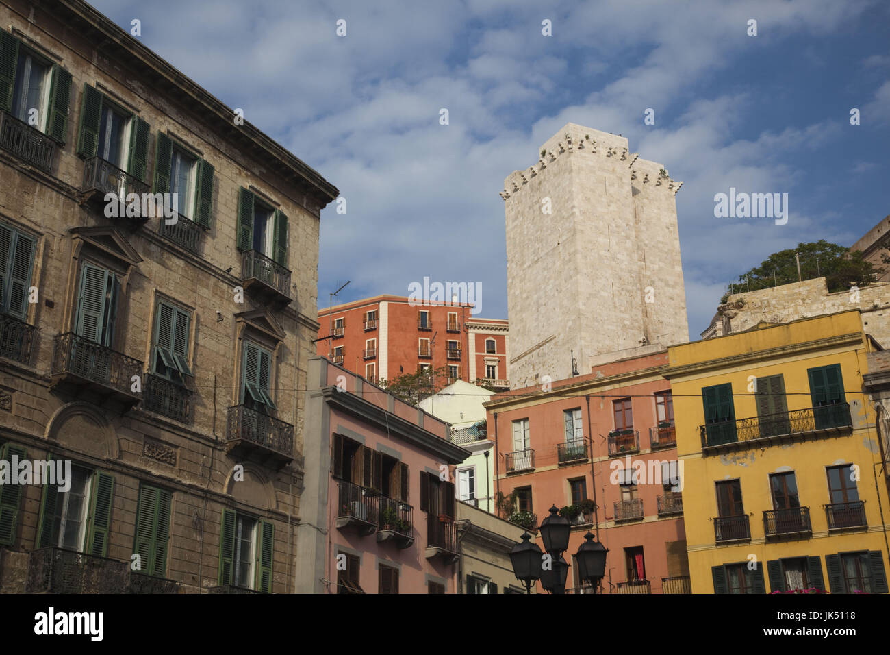 Italien, Sardinien, Cagliari, Il Castello Altstadt und Torre DellElefante Turm von Piazza Yenne Stockfoto